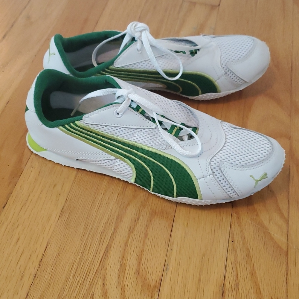 White & green lightweight puma sneakers - size 7.5